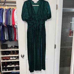 Deep Green V-Neck Velvet Pleated Maxi Dress with Puff Sleeves